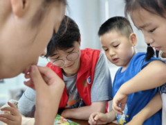 掌管人以温暖而富有传染力的语 